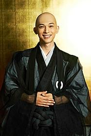 吉沢亮がちょっと天然な見習い僧侶に