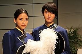 マーチングバンド部員を演じる竹富聖花と桜田通
