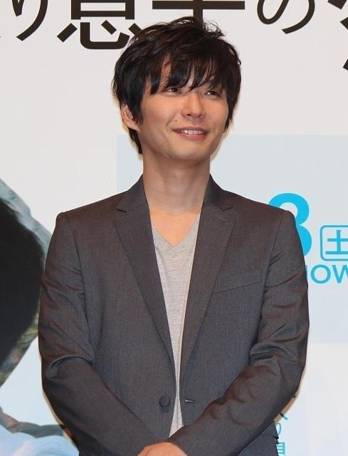 星野源の髪型画像まとめ!シンプルだけど大人気!パーマの方法は?